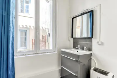 a bathroom with a sink and a window at Le Nid - tout à pied - Wifi in Carcassonne