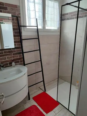 a bathroom with a shower and a tub and a sink at Gîte et Chambre d'hôte Entre Tilleul et Agrumes in Vinassan