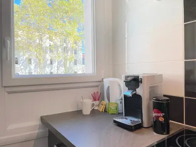 a kitchen counter with a coffeemaker and a coffee maker at L'Évêché - T3 Spacieux & Traversant en Hypercentre in Castres