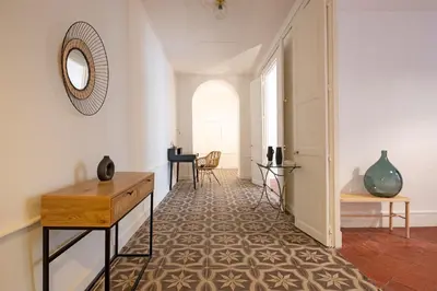 a hallway with a table and a mirror at Le Louis XVI - Majestueux Appart Centre Ville in Carcassonne