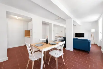 a dining room with a table and white chairs at Les Colonnes - T3 - Bastide in Carcassonne