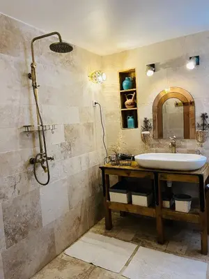 a bathroom with a sink and a shower at Les cigales - souplex cosy et calme in Mas-Saintes-Puelles