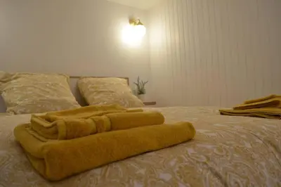 a brown blanket laying on top of a bed at Charmant appartement - proche château cité in Carcassonne