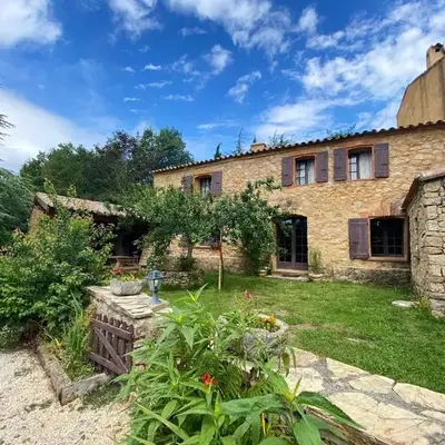 Maison de campagne à Camps-sur-l'Agly avec vue sur lac