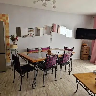 Petite maison au cœur du village