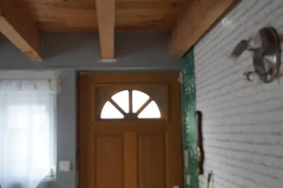 a door in a room with a window above it at Repos en campagne in Pexiora