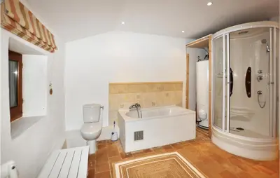 a bathroom with a tub and a shower and a toilet at Nice Home In Ventenac-En-Minervois in Ventenac en Minervois