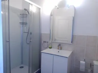 a bathroom with a shower and a sink and a mirror at Studio équipé 2 personnes, Port la Nouvelle centre in Port-la-Nouvelle