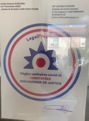 a box with a picture of a star on it at Douce France in Cuxac-dʼAude