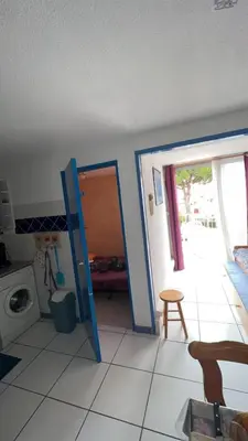 a room with a door open to a room with a laundry room at La terrasse de Gruissan in Gruissan