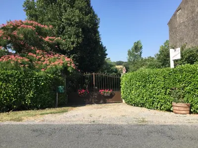 a garden with pink flowers and a fence at La Barthe Haute in Puycalvel Lautrec
