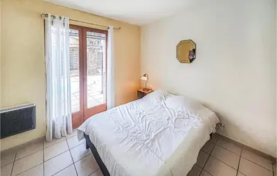 a bedroom with a bed and a window at Pet Friendly Home In Pouzols-Minervois in Pouzols-Minervois