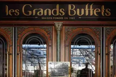 a store front with a sign that reads its grand buildings at Appartement Cosy à Narbonne in Narbonne