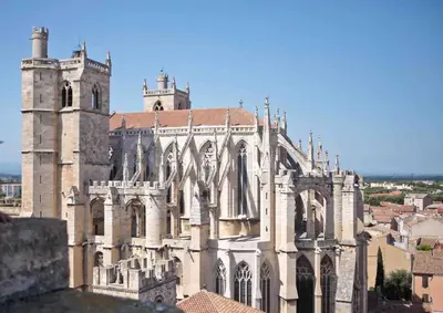 an old building with a tower and a church at Appartement Cosy à Narbonne in Narbonne