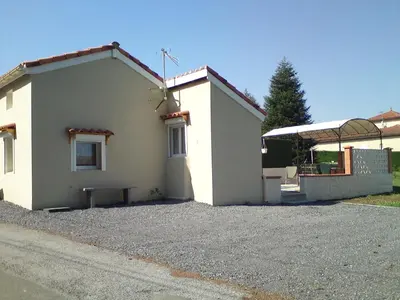 a white house with a bench in front of it at Le Cabanon in Lacrouzette