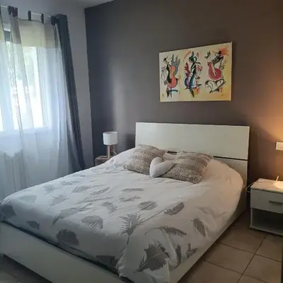 Chambre calme dans une maison à la campagne