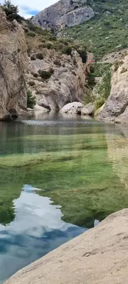 a body of water in the middle of a canyon at Gite rue Tranquille in Padern