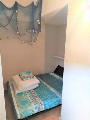 a small room with a bed with towels on it at Côté port in Gruissan