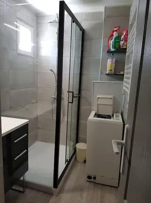 a bathroom with a shower and a toilet and a sink at Sigean - Maison domaine viticole, 6 km de la mer in Sigean