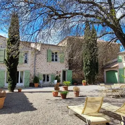 Beautiful domaine with private pool and park