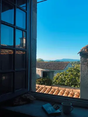 an open window with a view of a roof at Casa Bohême in Caunes-Minervois