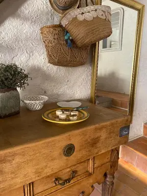 a table with a plate of food and a mirror at Casa Bohême in Caunes-Minervois