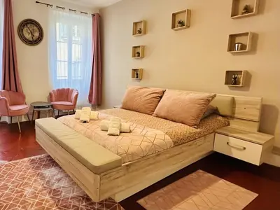 a bedroom with a bed in a room at La Comtale in Carcassonne