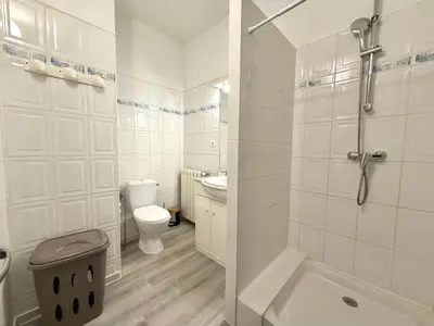 a bathroom with a tub and a toilet and a sink at La Comtale in Carcassonne