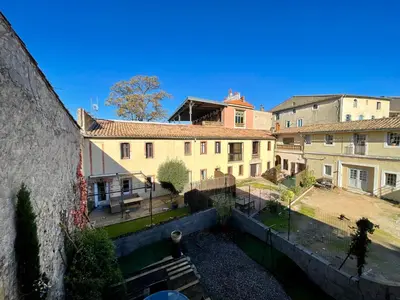 a view of the courtyard of a building at Côté Cité appartements - Parking privé - 100m Cité médiévale in Carcassonne