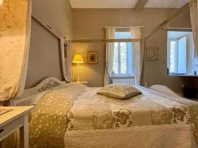 a bedroom with a bed and a window at Côté Cité appartements - Parking privé - 100m Cité médiévale in Carcassonne
