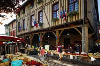 a group of people walking around an outdoor market at Camping maeva Respire La Serre in Aigues-Vives