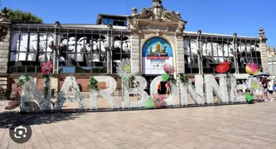 a building with a sign that reads melbourne at LE BELFORT 2 Studio lunimeux Quartier les halles in Narbonne