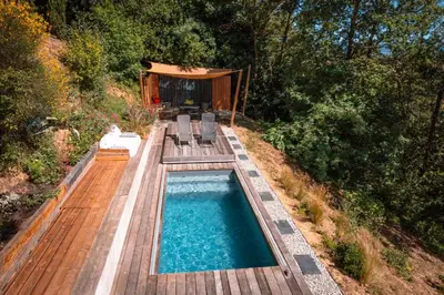 an overhead view of a swimming pool on a wooden deck at Évasion champêtre à Horizon P'y - Piscine in Puéchoursi