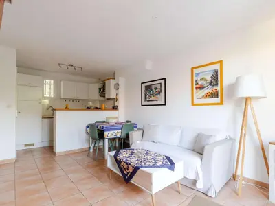 a living room with a white couch and a table at Pavillon climatisé 4 pièces avec WIFI, proche plage, terrasse, barbecue, park. privatif, animaux admis - FR-1-409-249 in Gruissan