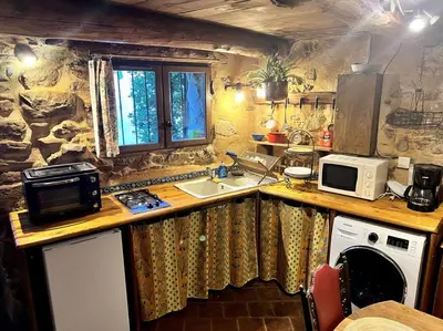 a small kitchen with a sink and a microwave at La Maison De Blanche Neige in Assignan