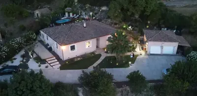 an overhead view of a large white house with a yard at Les oliviers Puisserguier in Puisserguier