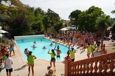 a large crowd of people in a swimming pool at Mobil Home XXL 4 chambres - Camping Tarn - Domaine du Koukano in Maurens-Scopont