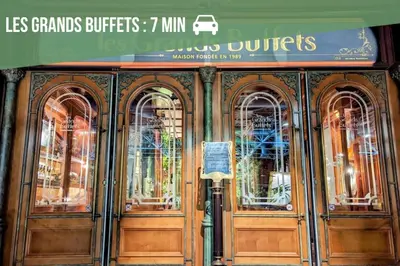 a building with wooden doors with a sign on it at Le Cocon - Wifi - Cour privative - Proche Halles in Narbonne