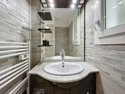 a bathroom with a sink and a mirror at Le Cocon - Wifi - Cour privative - Proche Halles in Narbonne
