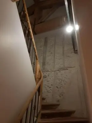 a stairway with a light at the top of a building at Le gîte Joyeuse triplette Limoux Carcassonne in Limoux