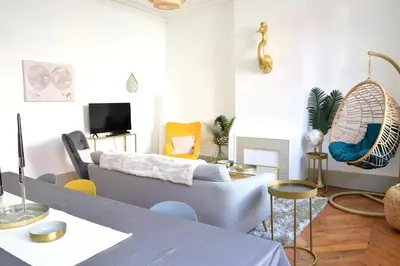 a living room with a couch and a table at Grand Appartement Hyper Centre Castres 5 Chambres 10 personnes in Castres