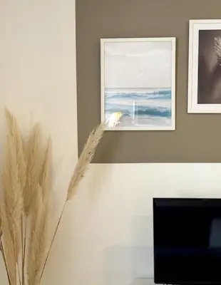 a room with a desk with a tv and a painting at Appartement central à Castelnaudary in Castelnaudary