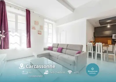 a living room with a couch and a table at Centre Ville -Cosy 2 pièces-Clim-AF in Carcassonne