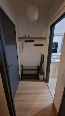 a hallway with a door leading to a room with a kitchen at Appartement T2 avec balcon proche centre-ville NARBONNE in Narbonne