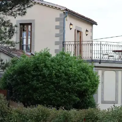 Maison de charme avec vue sur la cité médiévale.