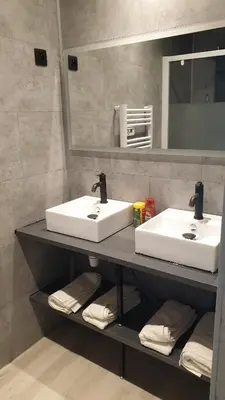 a bathroom with two sinks on a shelf with towels at BACKSTAGE STUDIO in Maury