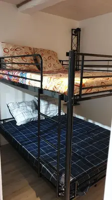 a couple of bunk beds in a room at BACKSTAGE STUDIO in Maury