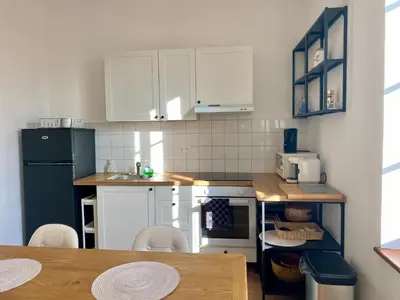 a living room with a couch and a tv at Charmant T2 de 48m2 à 300m du centre ville in Lézignan-Corbières