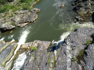 an aerial view of a river between two rocks at Appartement neuf tout confort, climatisé, parking privé et wifi in Cases-de-Pène