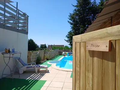 a wooden fence with a pool in a backyard at Gîte avec piscine - 4 personnes - Pays Cathare in Cuxac-Cabardès